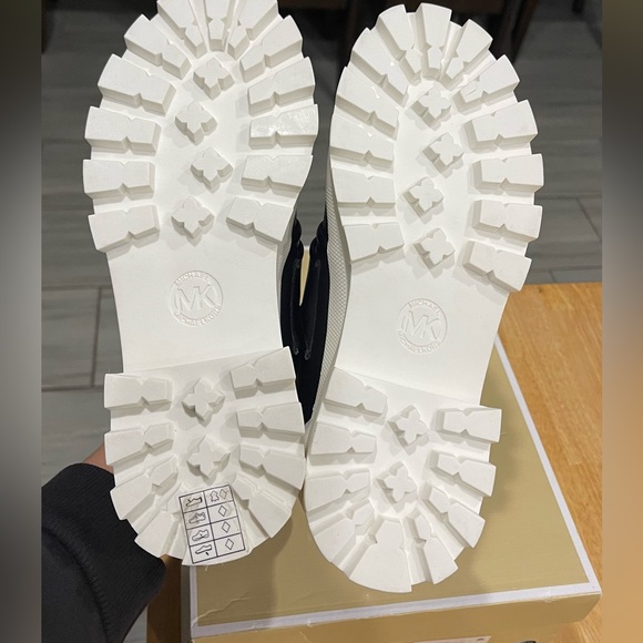 Michael Kors - Padma Leather Loafer - Size 7.5 - Picture 8 of 9